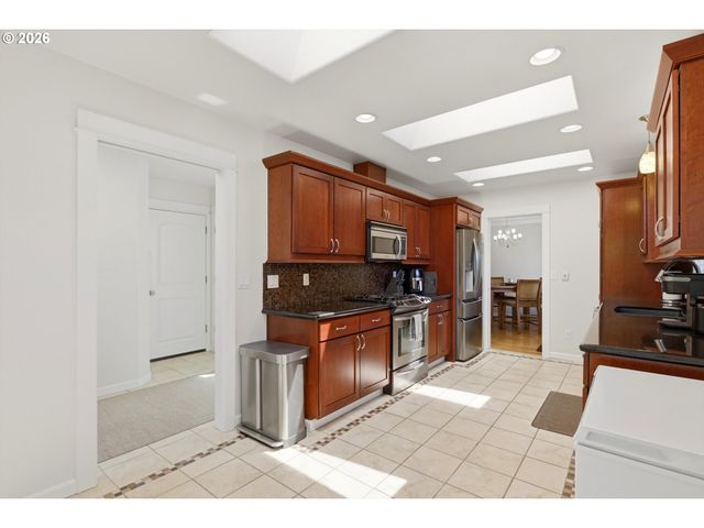 1651 Ne 134TH Pl, Portland, OR 97230