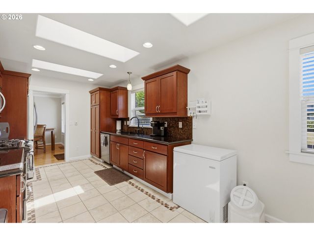 1651 Ne 134TH Pl, Portland, OR 97230