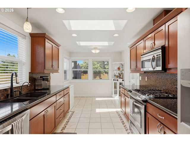 1651 Ne 134TH Pl, Portland, OR 97230