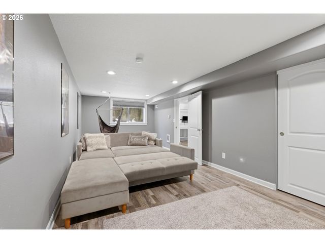 1651 Ne 134TH Pl, Portland, OR 97230