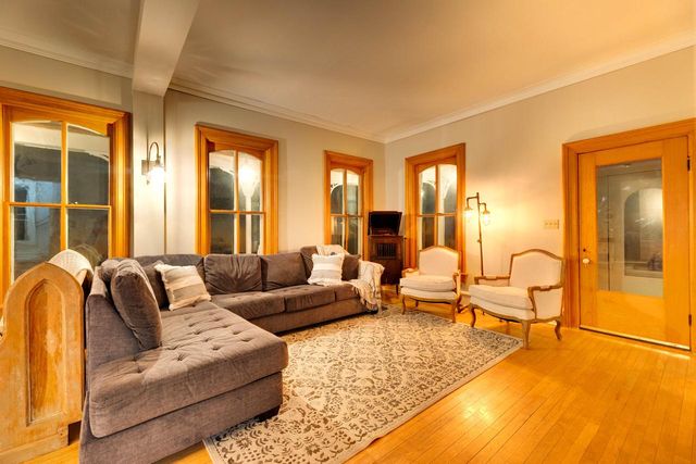 238 W Main STREET, Delafield, WI 53018