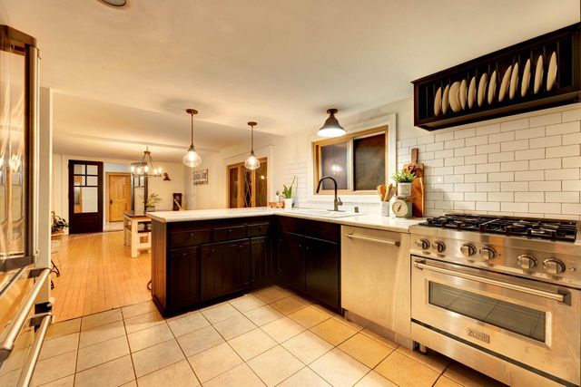 238 W Main STREET, Delafield, WI 53018
