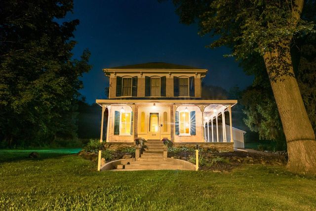 238 W Main STREET, Delafield, WI 53018