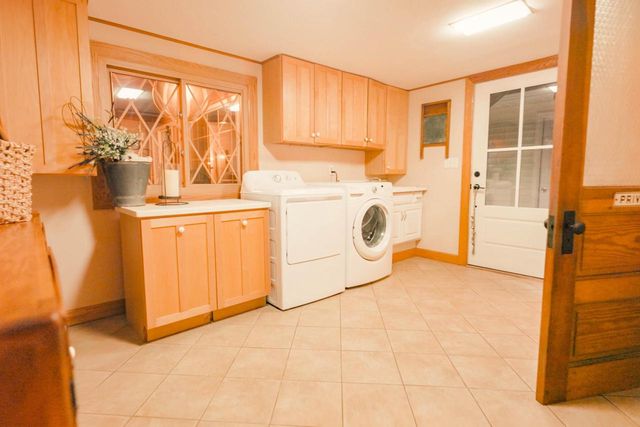 238 W Main STREET, Delafield, WI 53018