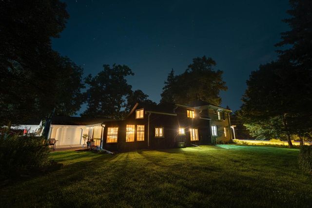 238 W Main STREET, Delafield, WI 53018