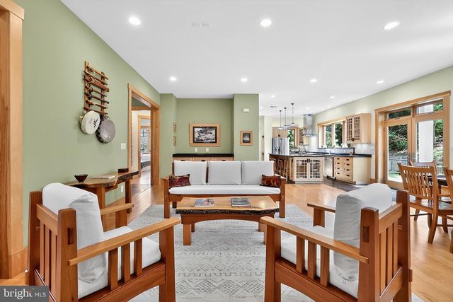 2136 POWHATAN ST, Falls Church, VA 22043
