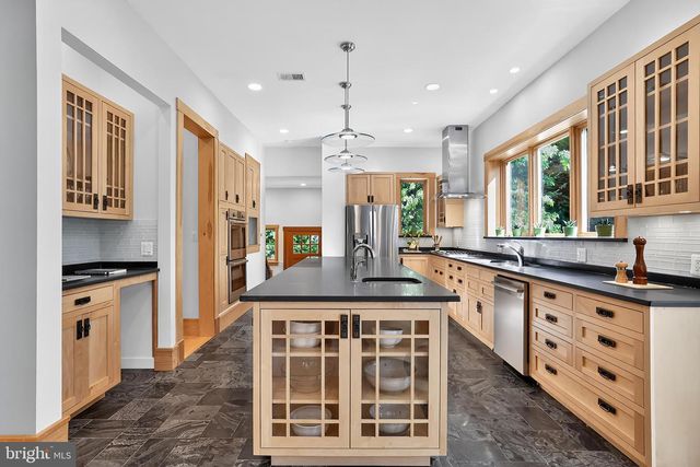 2136 POWHATAN ST, Falls Church, VA 22043