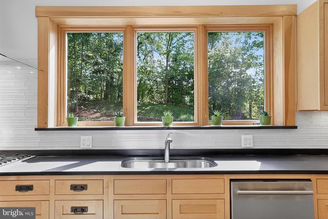 2136 POWHATAN ST, Falls Church, VA 22043