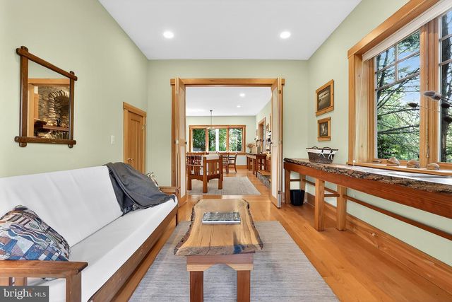 2136 POWHATAN ST, Falls Church, VA 22043