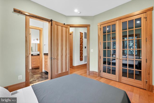 2136 POWHATAN ST, Falls Church, VA 22043