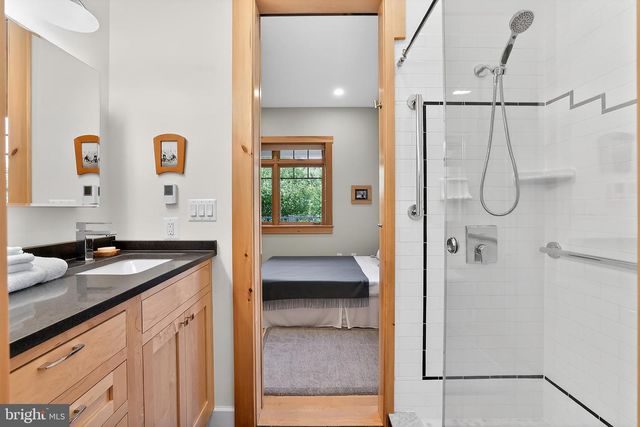 2136 POWHATAN ST, Falls Church, VA 22043
