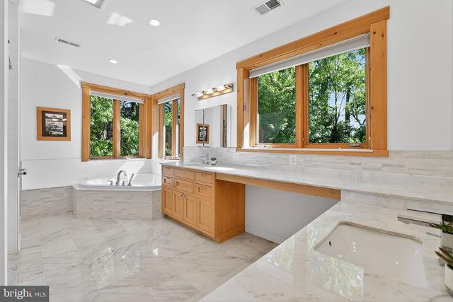 2136 POWHATAN ST, Falls Church, VA 22043