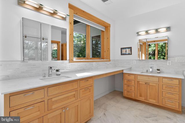 2136 POWHATAN ST, Falls Church, VA 22043