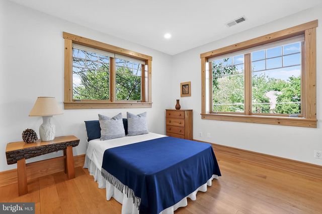 2136 POWHATAN ST, Falls Church, VA 22043