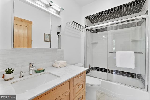 2136 POWHATAN ST, Falls Church, VA 22043