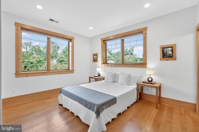 2136 POWHATAN ST, Falls Church, VA 22043