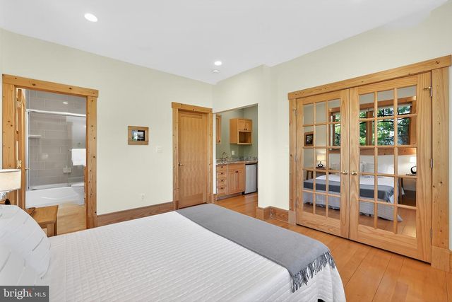 2136 POWHATAN ST, Falls Church, VA 22043