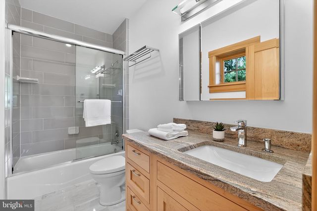 2136 POWHATAN ST, Falls Church, VA 22043