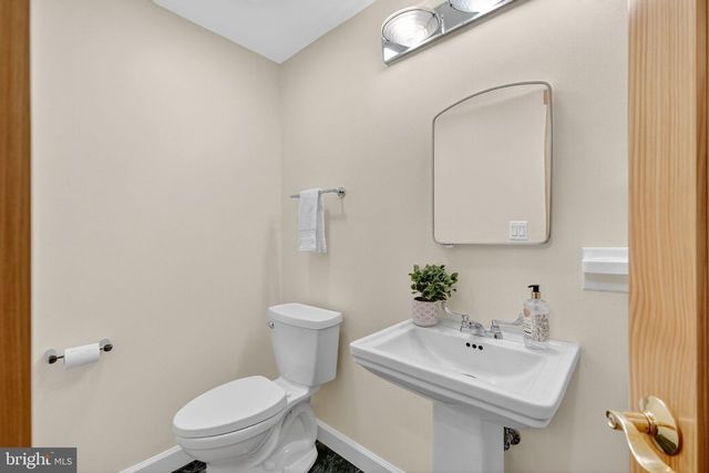 2136 POWHATAN ST, Falls Church, VA 22043