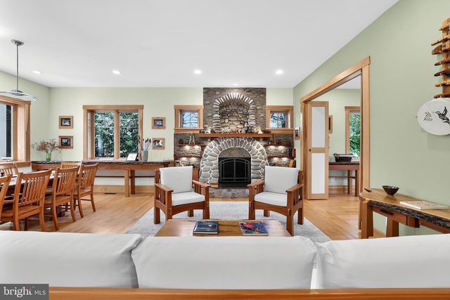 2136 POWHATAN ST, Falls Church, VA 22043