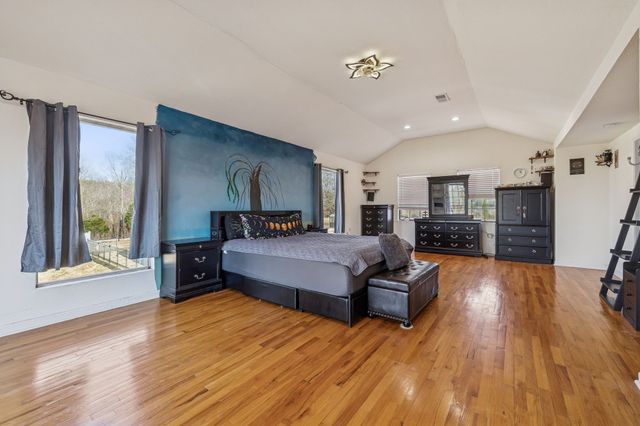 485 Lower Roans Creek Rd, Linden, TN 37096