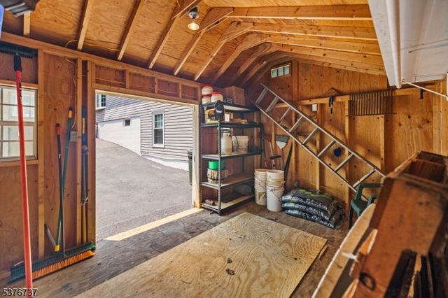 15 Hill Rd, Stanhope Boro, NJ 07874