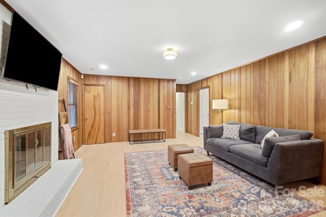 1814 Summerhill Drive, Charlotte, NC 28212