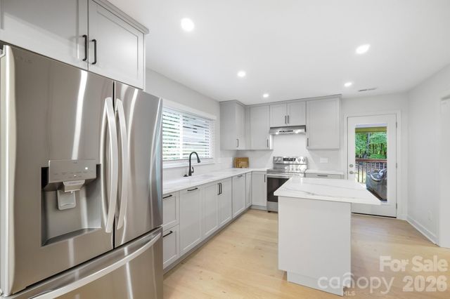 1814 Summerhill Drive, Charlotte, NC 28212