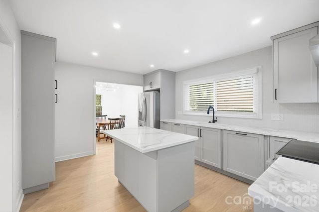 1814 Summerhill Drive, Charlotte, NC 28212