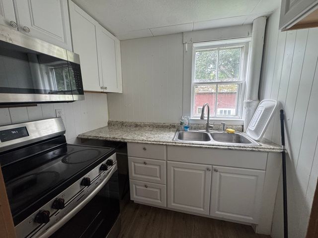 47 Pemberton St, Lowell, MA 01850