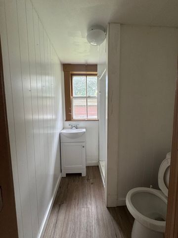 47 Pemberton St, Lowell, MA 01850