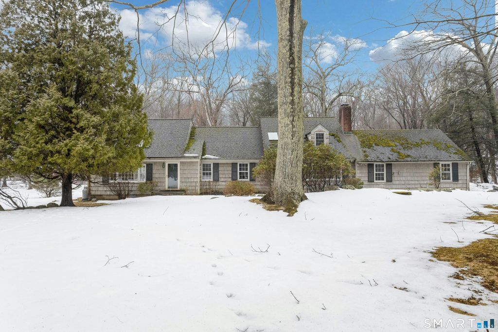 5 Stonehenge Road, Weston, CT 06883