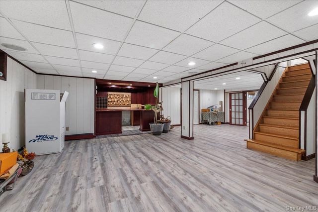 10 Faulkner Lane, Dix Hills, NY 11746