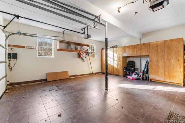 10 Faulkner Lane, Dix Hills, NY 11746