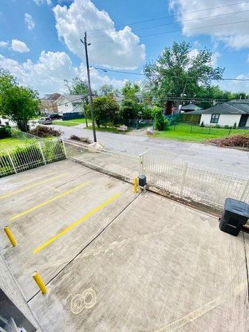 4701 Bell Street 4, Houston, TX 77023