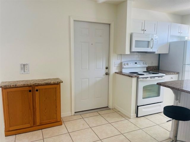 506 CARIBBEAN DRIVE B, Davenport, FL 33897