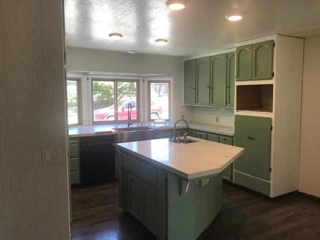 159 E Hillcrest Dr, Auburn, CA 95603