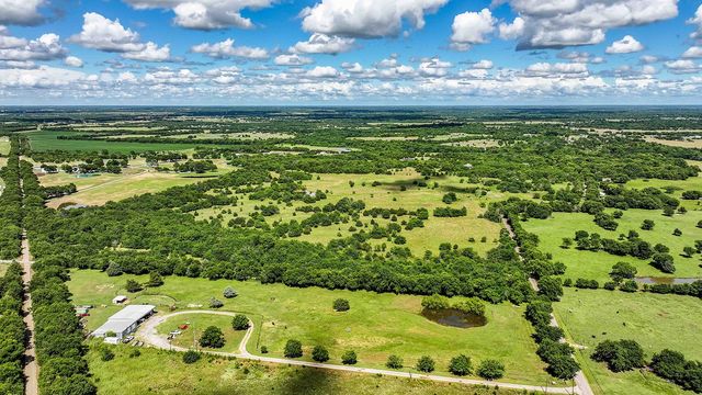 4 County Road 1104, Celeste, TX 75423