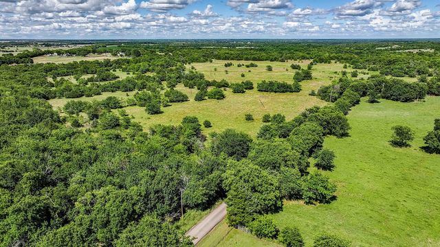 4 County Road 1104, Celeste, TX 75423