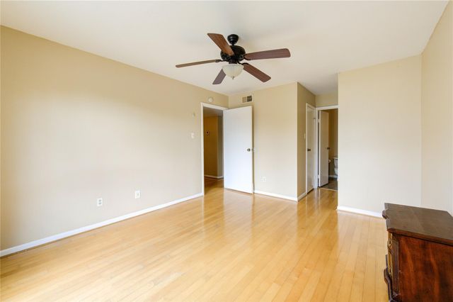 3055 Walnut Bend Lane 21, Houston, TX 77042