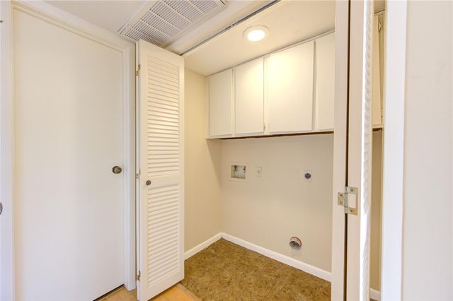 3055 Walnut Bend Lane 21, Houston, TX 77042