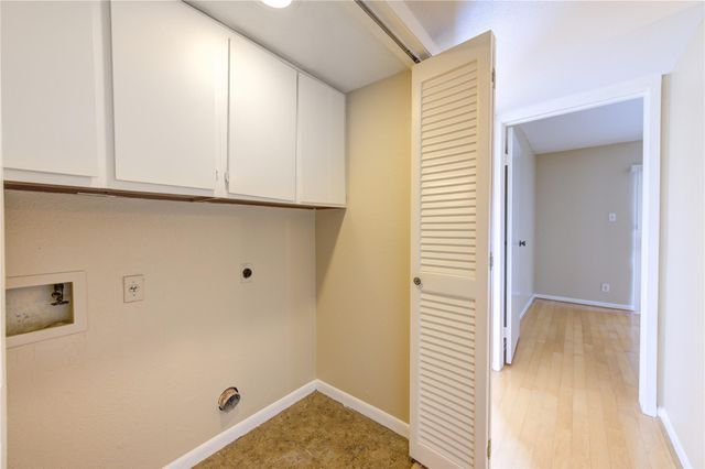 3055 Walnut Bend Lane 21, Houston, TX 77042