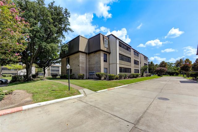 3055 Walnut Bend Lane 21, Houston, TX 77042
