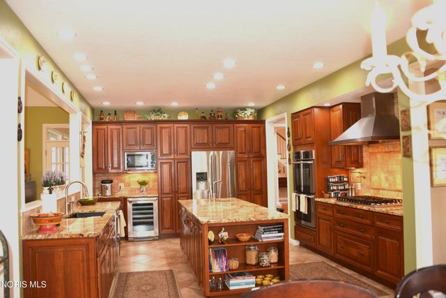 4536 Dovewood Lane, Sylvania, OH 43560