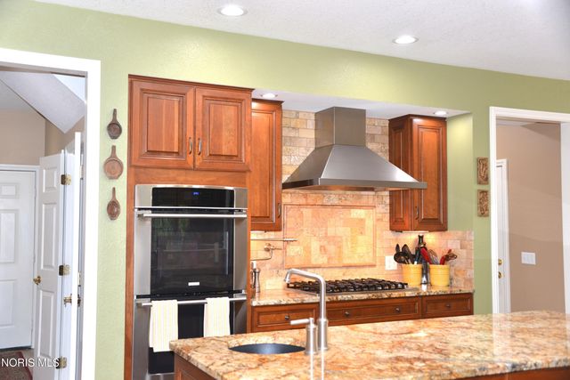 4536 Dovewood Lane, Sylvania, OH 43560