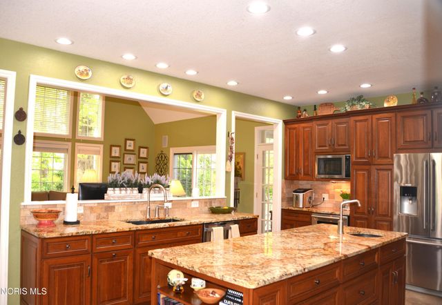 4536 Dovewood Lane, Sylvania, OH 43560