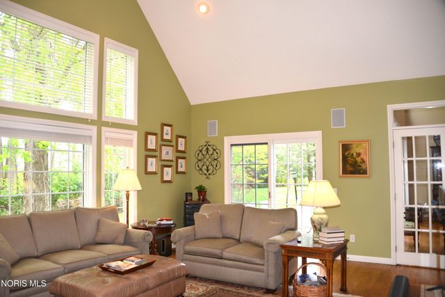 4536 Dovewood Lane, Sylvania, OH 43560