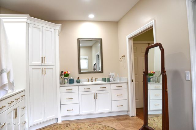 4536 Dovewood Lane, Sylvania, OH 43560