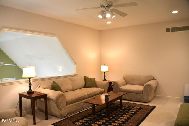 4536 Dovewood Lane, Sylvania, OH 43560
