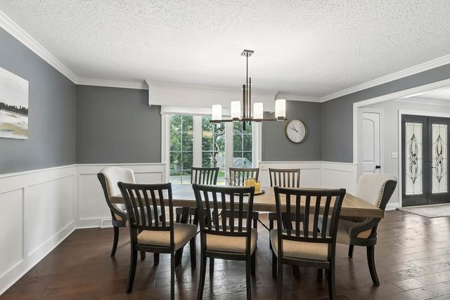 26 Briarwood Lane, Bettendorf, IA 52722